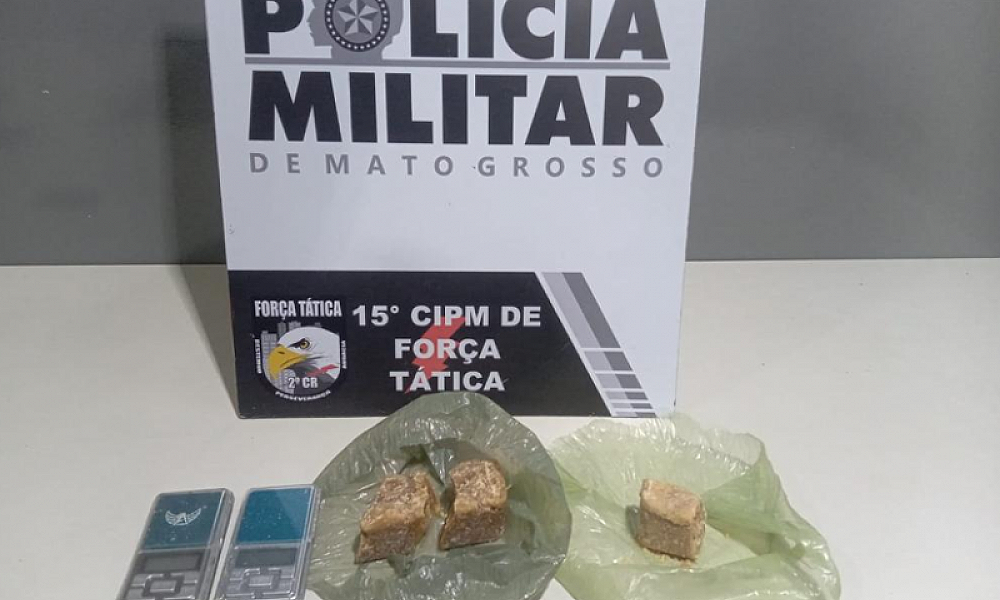 Policiais Militares prendem dois homens por tráfico de drogas em Várzea Grande