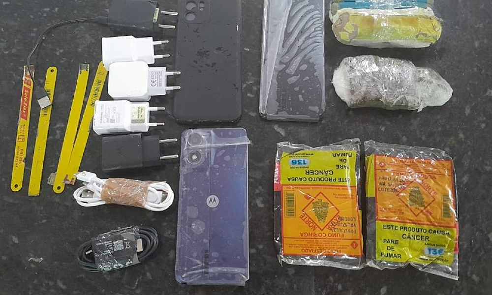 Policiais penais apreendem pacote com celulares e maconha em área externa de penitenciária feminina