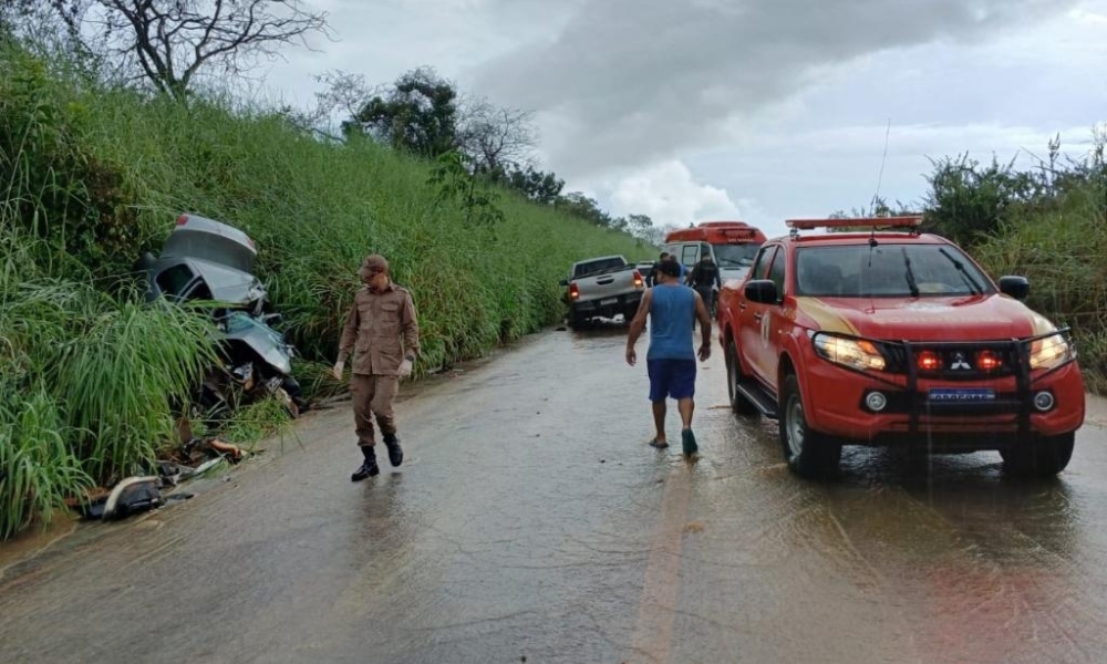 Corpo de Bombeiros resgata vítima presa em ferragens após grave acidente de trânsito na MT-344