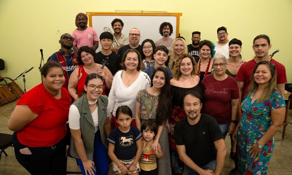 Brasileiros e imigrantes se apresentam em coro de várias línguas no encerramento do projeto Multiculturas
