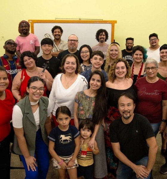 Brasileiros e imigrantes se apresentam em coro de várias línguas no encerramento do projeto Multiculturas