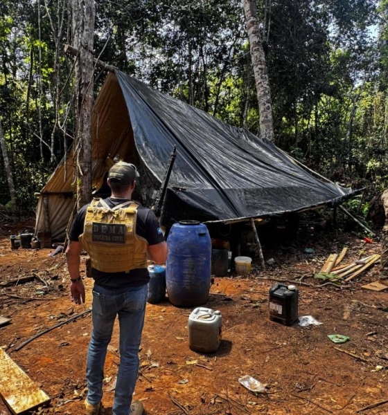 Polícia Civil prende três homens, destrói acampamentos e apreende motosserra em estação ecológica do Estado