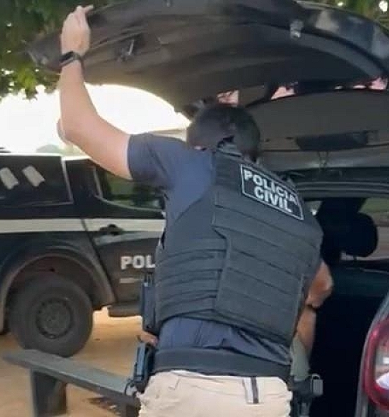 Foragido por morte de policial civil aposentado é preso pela Polícia Civil em balsa no Rio Teles Pires