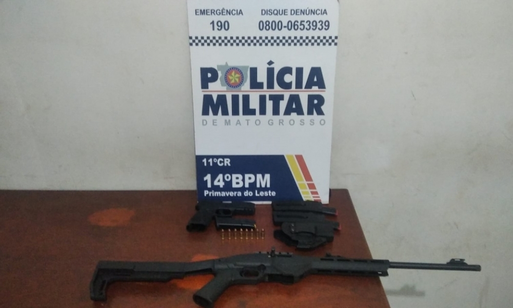 PM prende suspeito de homicídio e apreende armas de fogo em Primavera do Leste