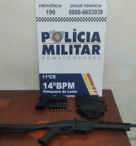 PM prende suspeito de homicídio e apreende armas de fogo em Primavera do Leste