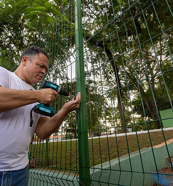 Prefeito de Rondonópolis determina retirada do cercamento das praças e dispara: “decisão equivocada”