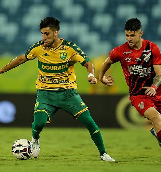 Com gol de Pedrinho, Cuiabá vence o Athletico-PR e assume provisoriamente a liderança da Série B  