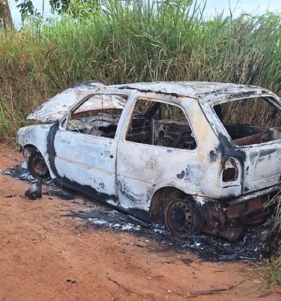 Corpo carbonizado é encontrado dentro de carro em estrada rural de São José dos Quatro Marcos
