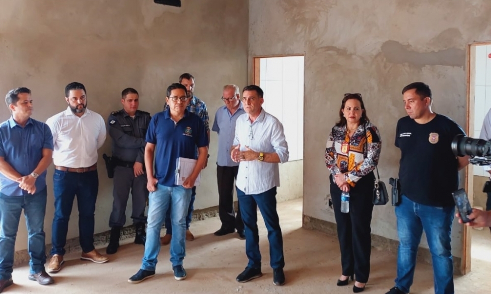 Diretor e delegada regional visitam obras da nova Delegacia de Campo Novo do Parecis