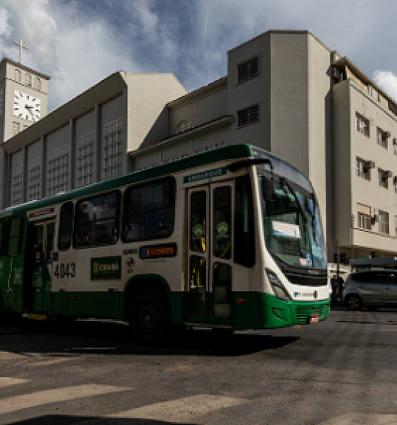 Prefeito de Cuiabá entrega projeto de lei que prevê gratuidade no transporte coletivo aos domingos