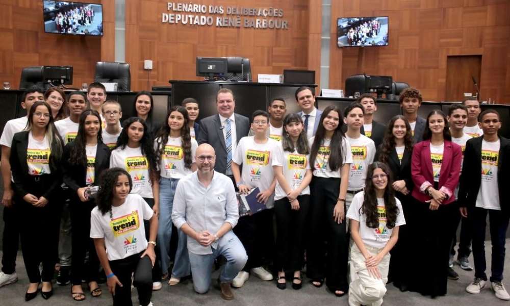 Estudantes da Escola Militar Dom Pedro II são empossados como deputados do Parlamento Jovem de MT
