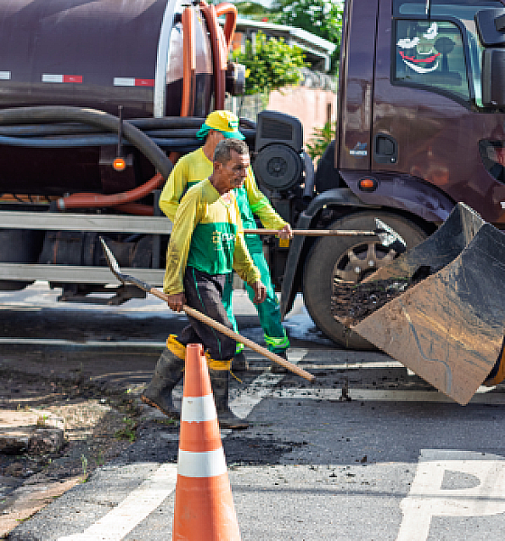 Mais de 700 toneladas de lixo são retiradas de bocas de lobo em Cuiabá