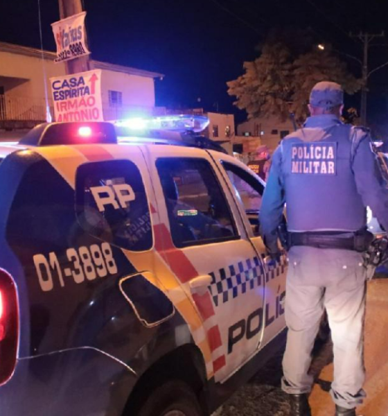 Homem é preso por desacato a policiais, resistência e ameaça