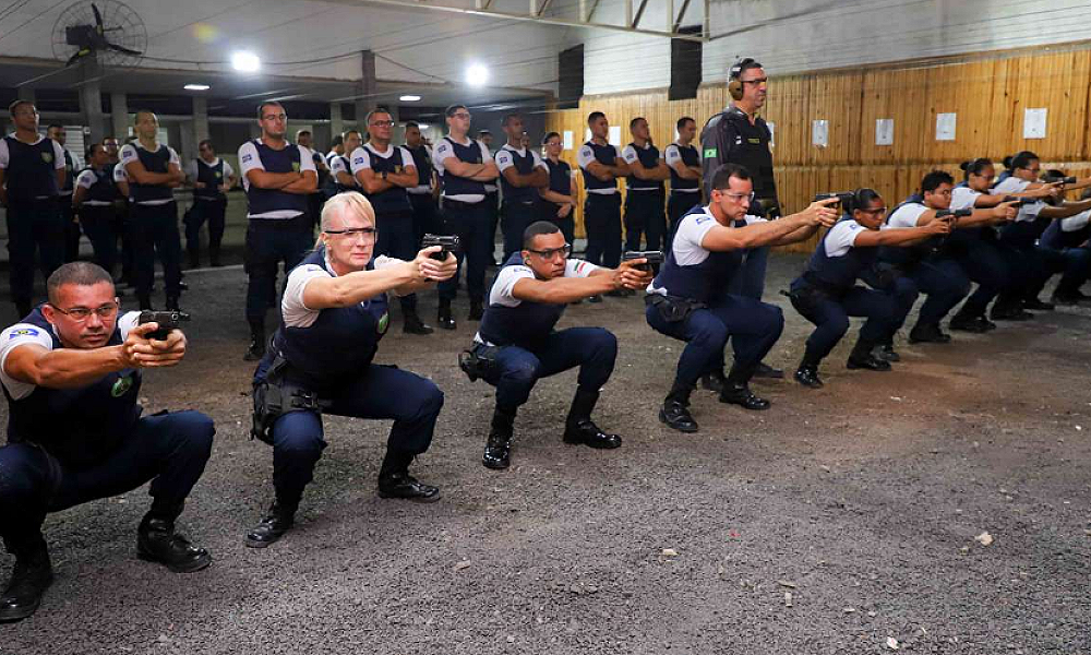 Alunos da Guarda Municipal participam de curso de armamento em Várzea Grande