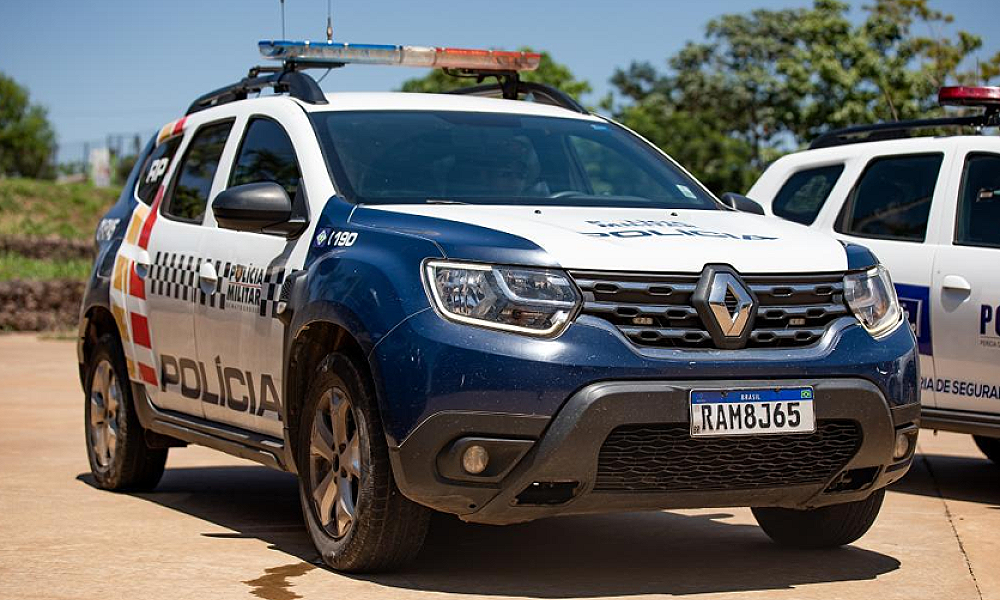 Homem é preso por tentativa de feminicídio após ser flagrado enforcando esposa em Cuiabá