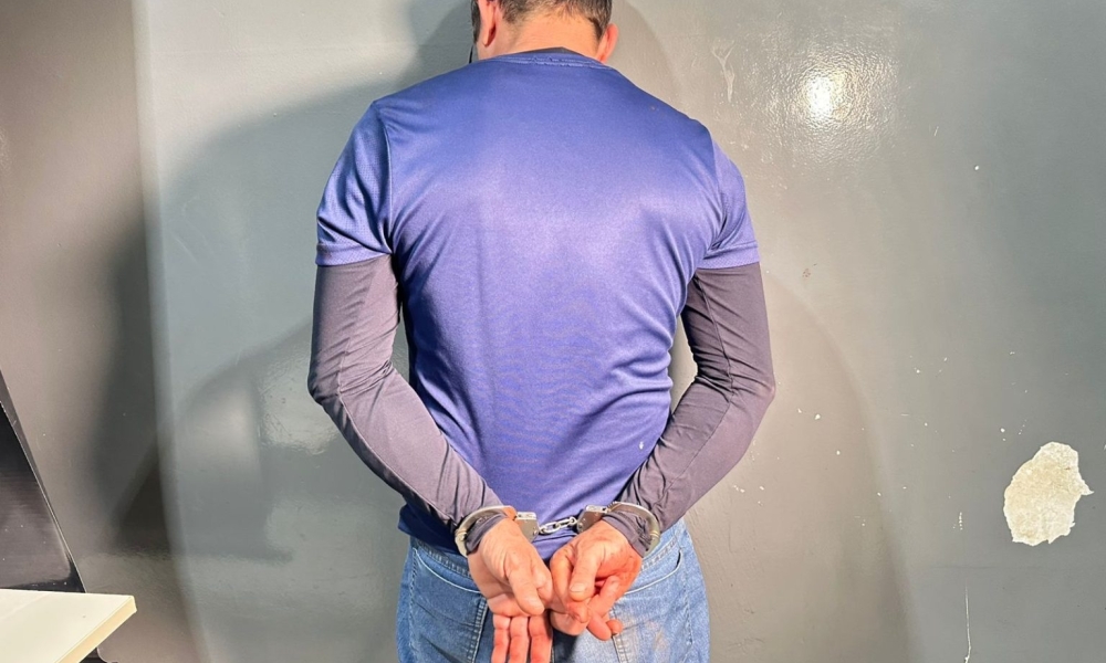 Homem com extenso histórico criminal é preso após agredir esposa em Várzea Grande