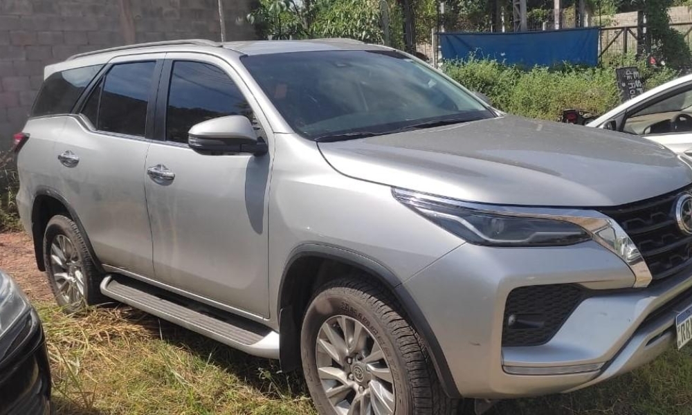 Polícia Civil prende suspeitos de empresa que vendia veículos clonados como regulares em Cuiabá