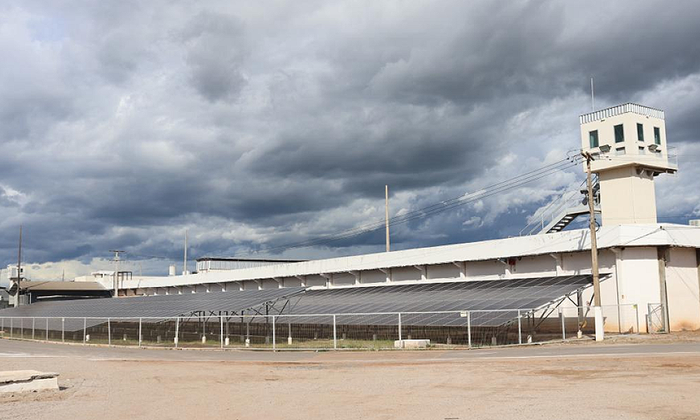Policial penal é preso em flagrante por levar celulares para presos da Penitenciária Central