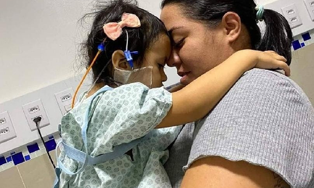 Desespero e Esperança: Mãe clama por tratamento para filha com doença rara