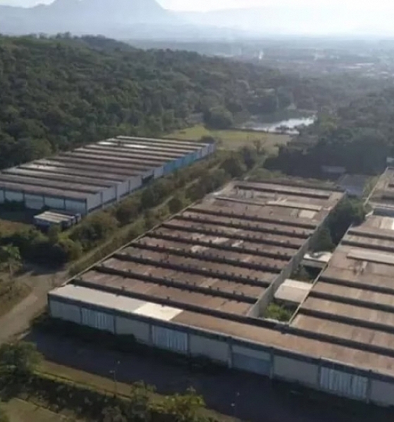 Enquanto empresas brasileiras sofrem, demitem e fecham as portas devido a altos tributos, chineses fazem a 