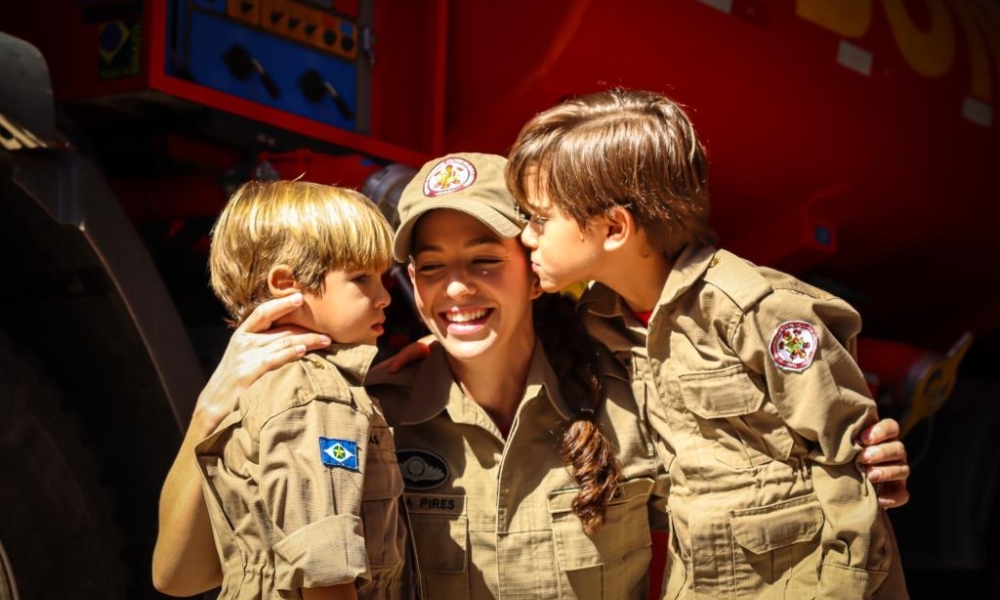 Bombeiras conciliam dupla missão e são motivos de orgulho para filhos