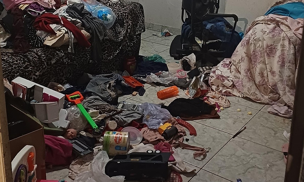 Mulher embriagada é detida após invadir casa da vizinha em Jaciara