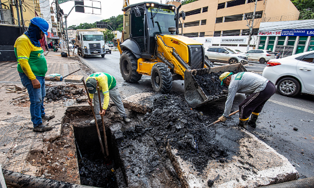 Força-tarefa limpa bocas de lobo na região central de Cuiabá