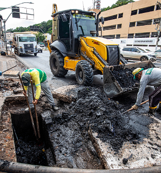 Força-tarefa limpa bocas de lobo na região central de Cuiabá