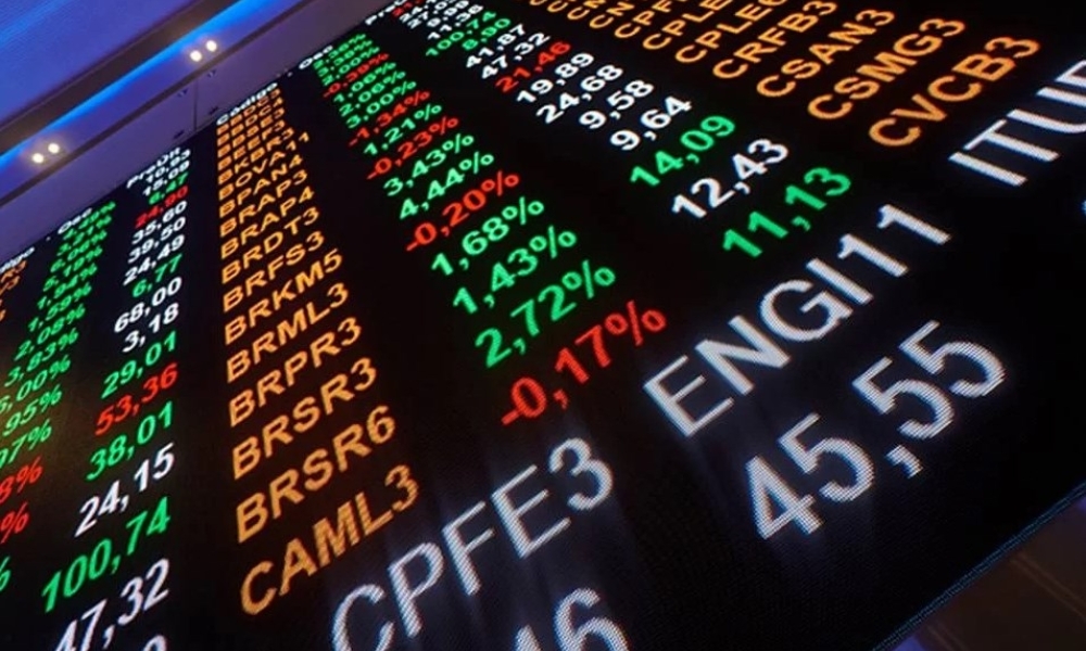 Bolsa sobe e dólar cai, em dia agitado com IPCA e ata do Fed