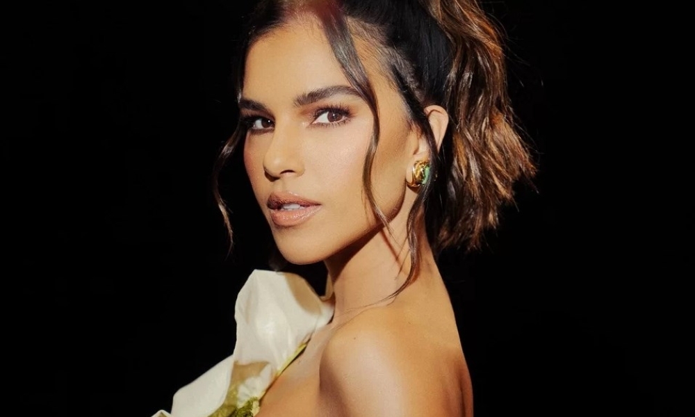 Mariana Rios desabafa após críticas por assumir namoro com ex de amiga