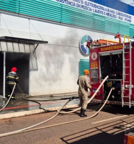 Bombeiros combatem incêndio em sala de raios-x de clínica em Rondonópolis