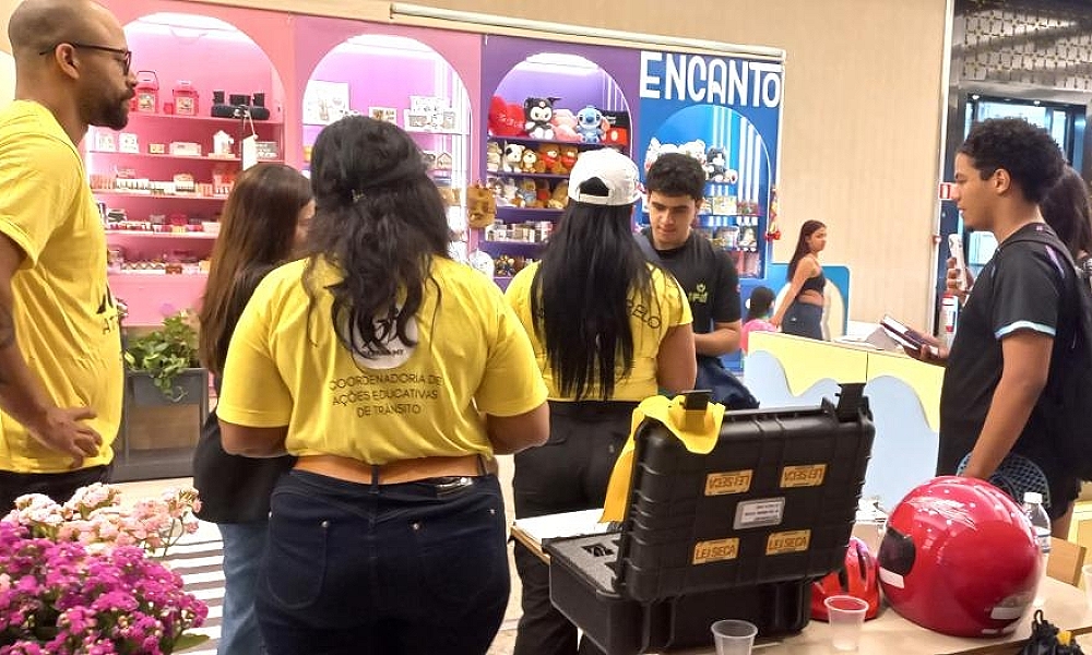 Detran realiza ação educativa de trânsito no Pantanal Shopping