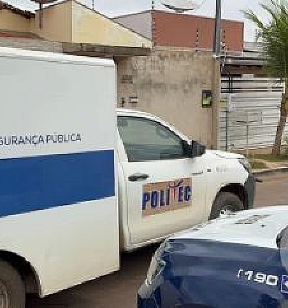 Homem é encontrado morto com marcas de tiro em casa