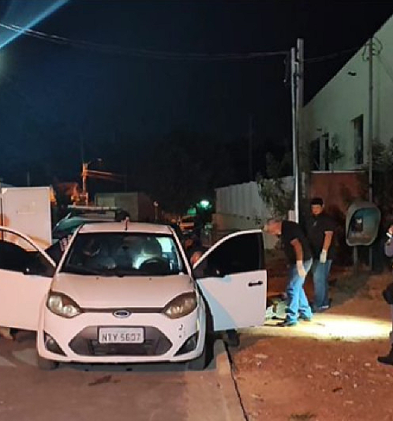 Homem é morto a tiros dentro de carro em bairro de Cuiabá