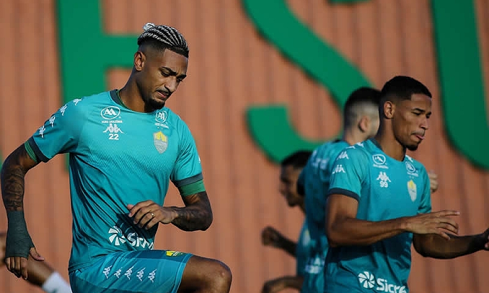 Técnico Guto Ferreira comanda preparação do Cuiabá no CT 