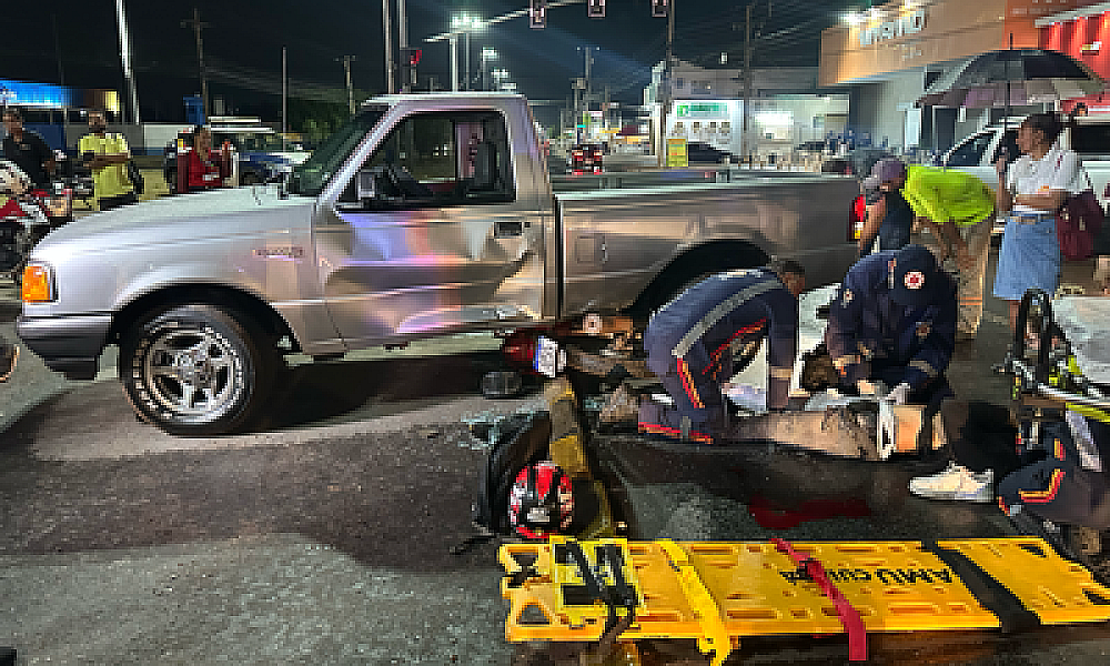 Motociclista de 19 anos é atropelado por caminhonete em travessia ilegal em Cuiabá