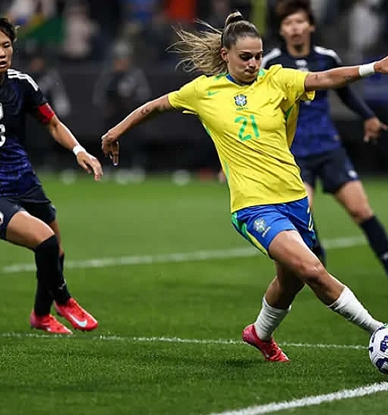 Dudinha brilha com dois gols e comanda vitória do Brasil sobre o Japão 