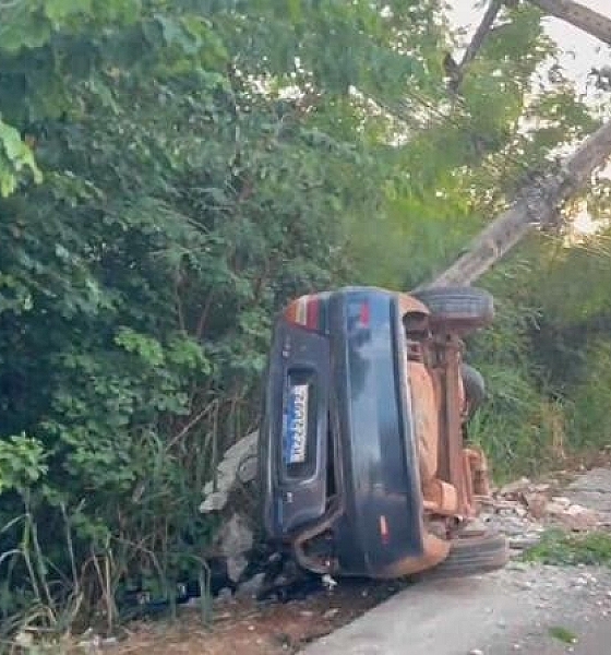 Acidente em Várzea Grande deixa três feridos após carro bater em poste
