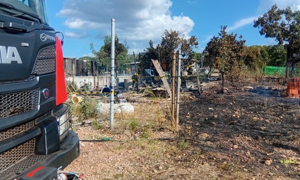 Menino de 5 anos morre em incêndio que destruiu barraco em Cuiabá