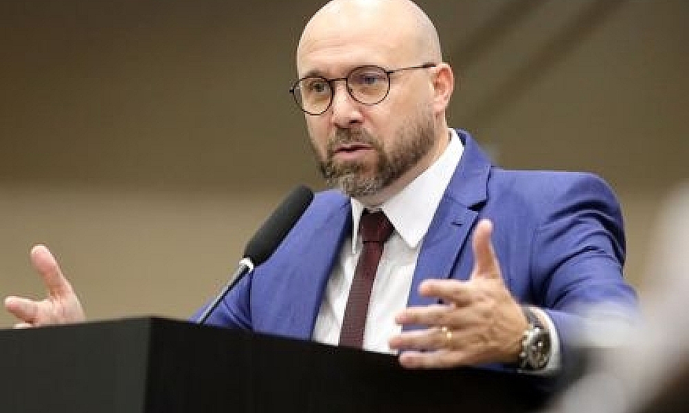 Beto se diz apto a ocupar cargo e nega atrito com Janaina