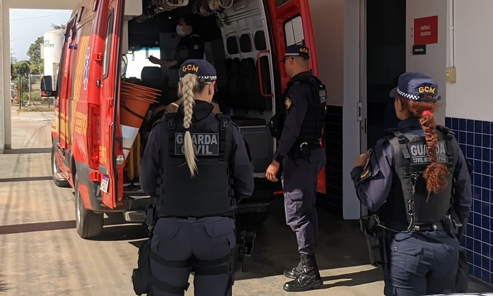 Mulher em surto é socorrida por GCM e Bombeiros em Lucas do Rio Verde
