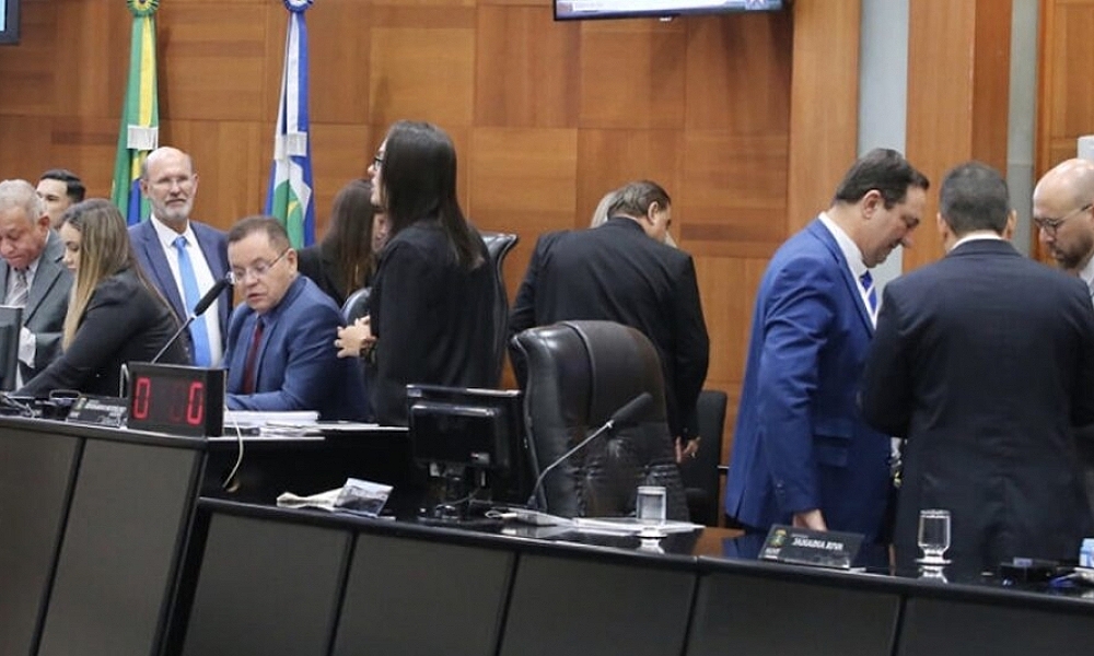 Deputados de Mato Grosso antecipam eleição de presidente e demais cargos