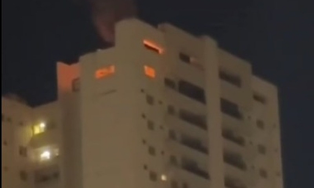 Incêndio em cobertura de prédio mobiliza Corpo de Bombeiros em Cuiabá