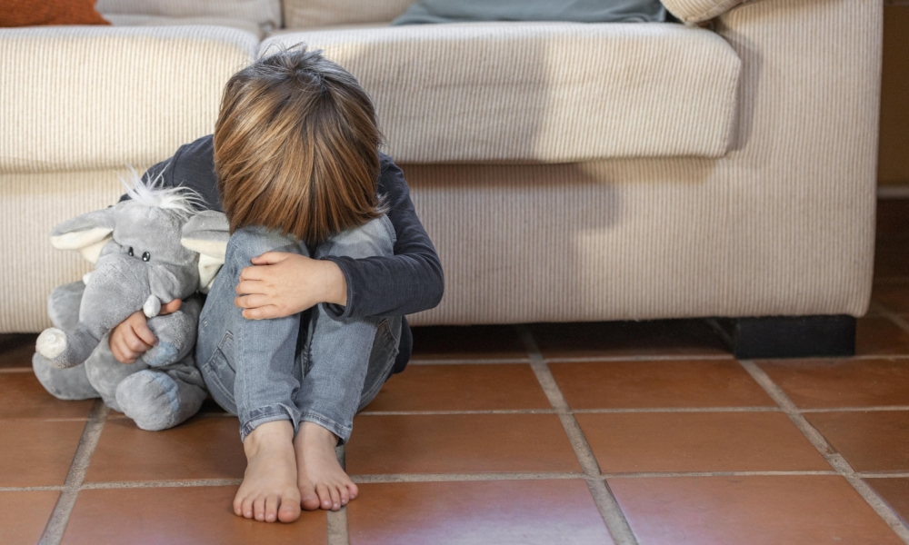 Mãe denuncia avô por suspeita de abuso sexual contra criança de 3 anos em Cuiabá