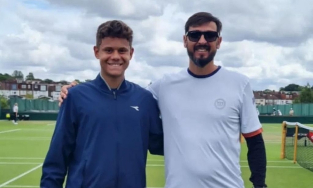 Tenista cuiabano ganha de britânico em estreia no torneio de Wimbledon