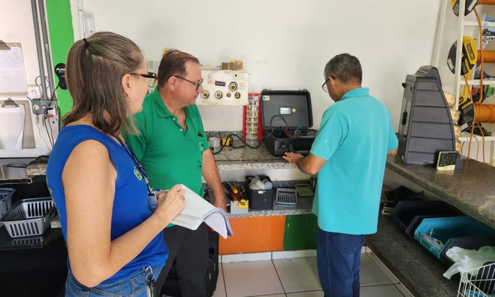Operação do Ipem fiscaliza cabos e cordões elétricos em Cuiabá e Várzea Grande