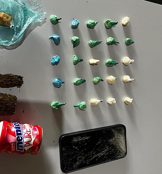 Homem com tornozeleira eletrônica é preso por tráfico de drogas em Araputanga