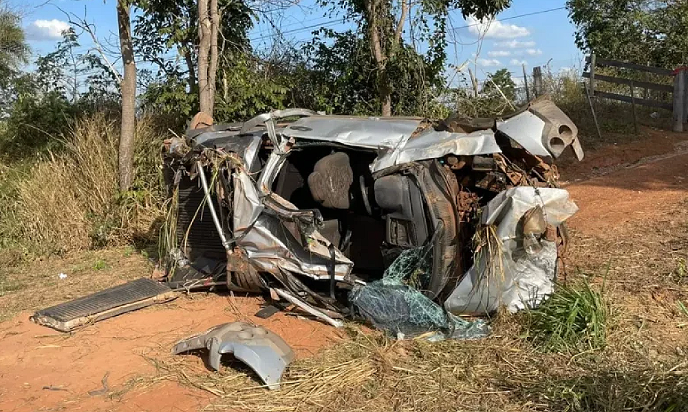 Ultrapassagem perigosa causa capotamento e deixa homem em estado grave na MT-270