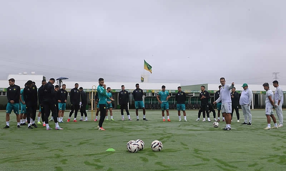 Sob clima europeu, Cuiabá realiza último treino antes de viagem para Curitiba  
