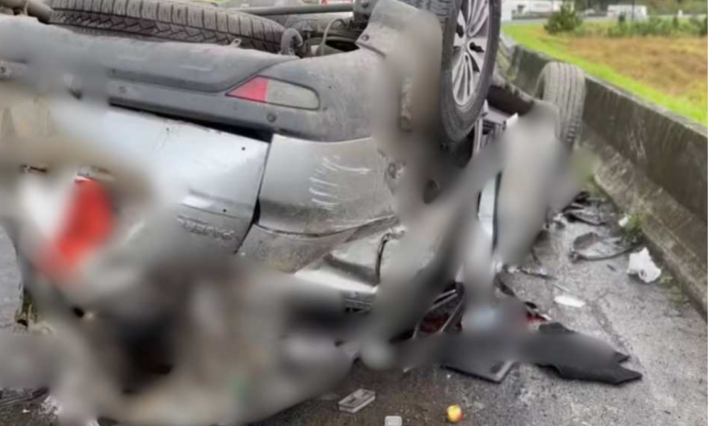 DUNGA E ESPOSA SOFREM ACIDENTE E FICAM FERIDOS APÓS CAPOTAMENTO DE CARRO NO PARANÁ